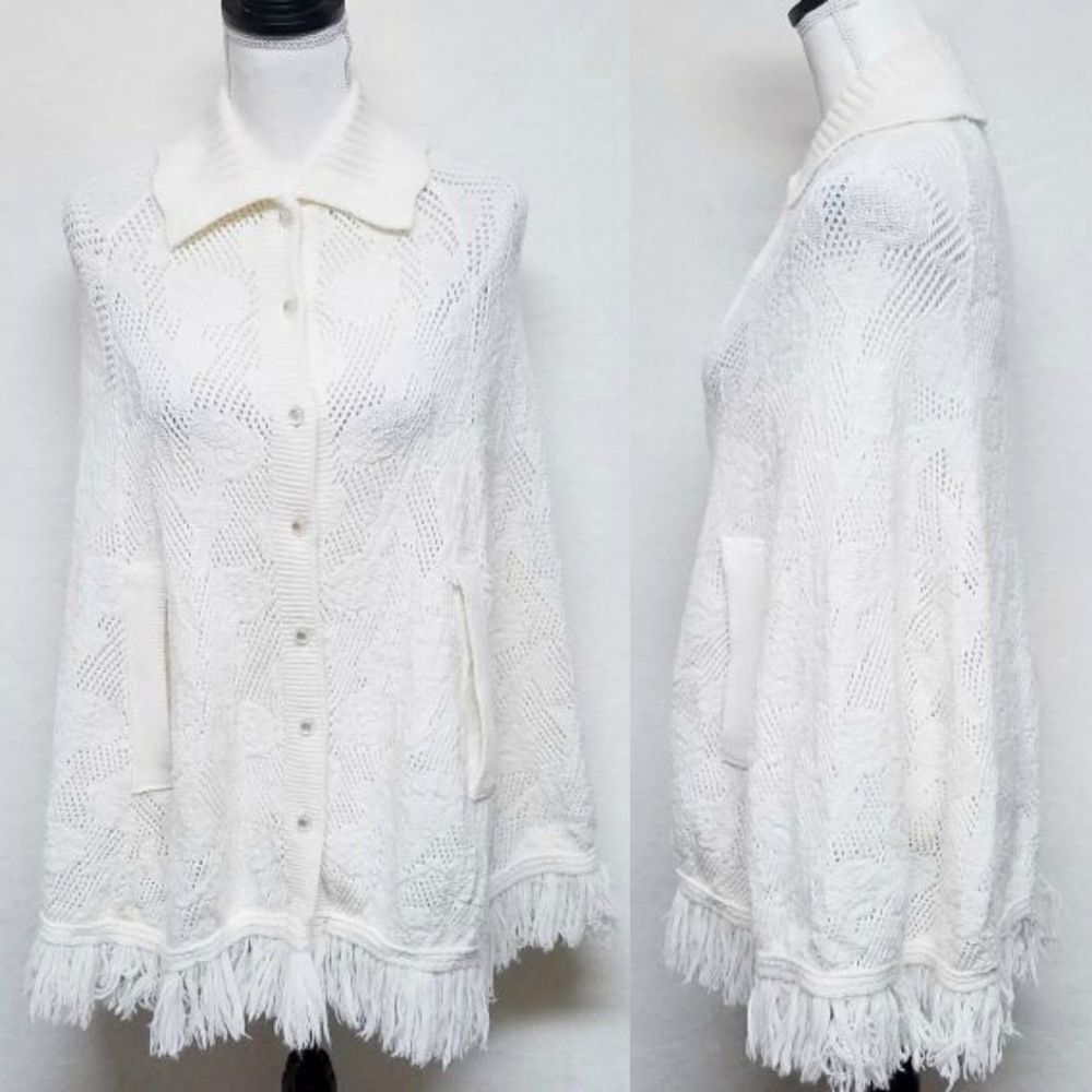 70s Vintage Wintuck Cream Floral Knit Wide Scalloped Collar Fringe Floral Poncho